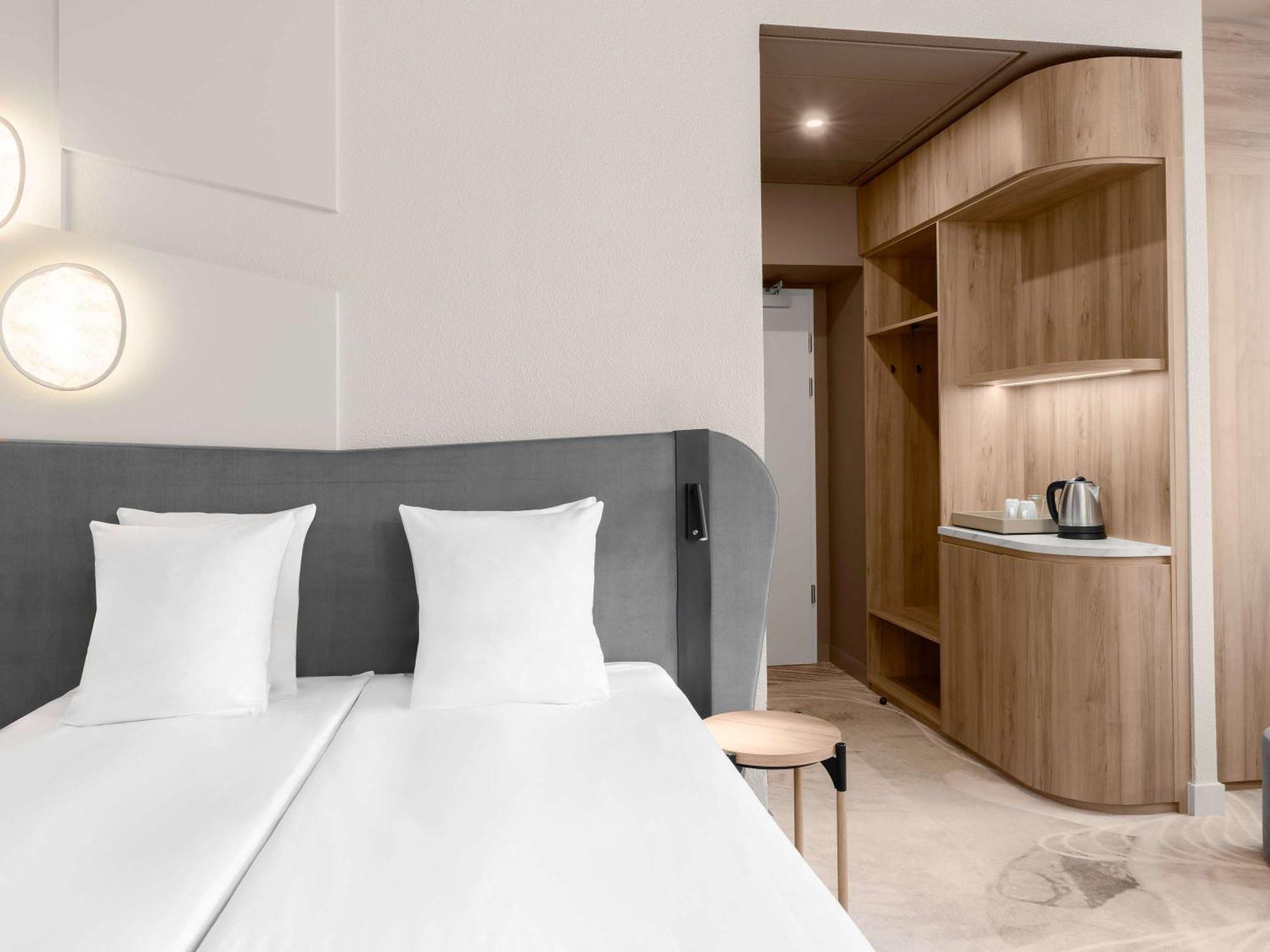 Hotel Moevenpick Centre 4*