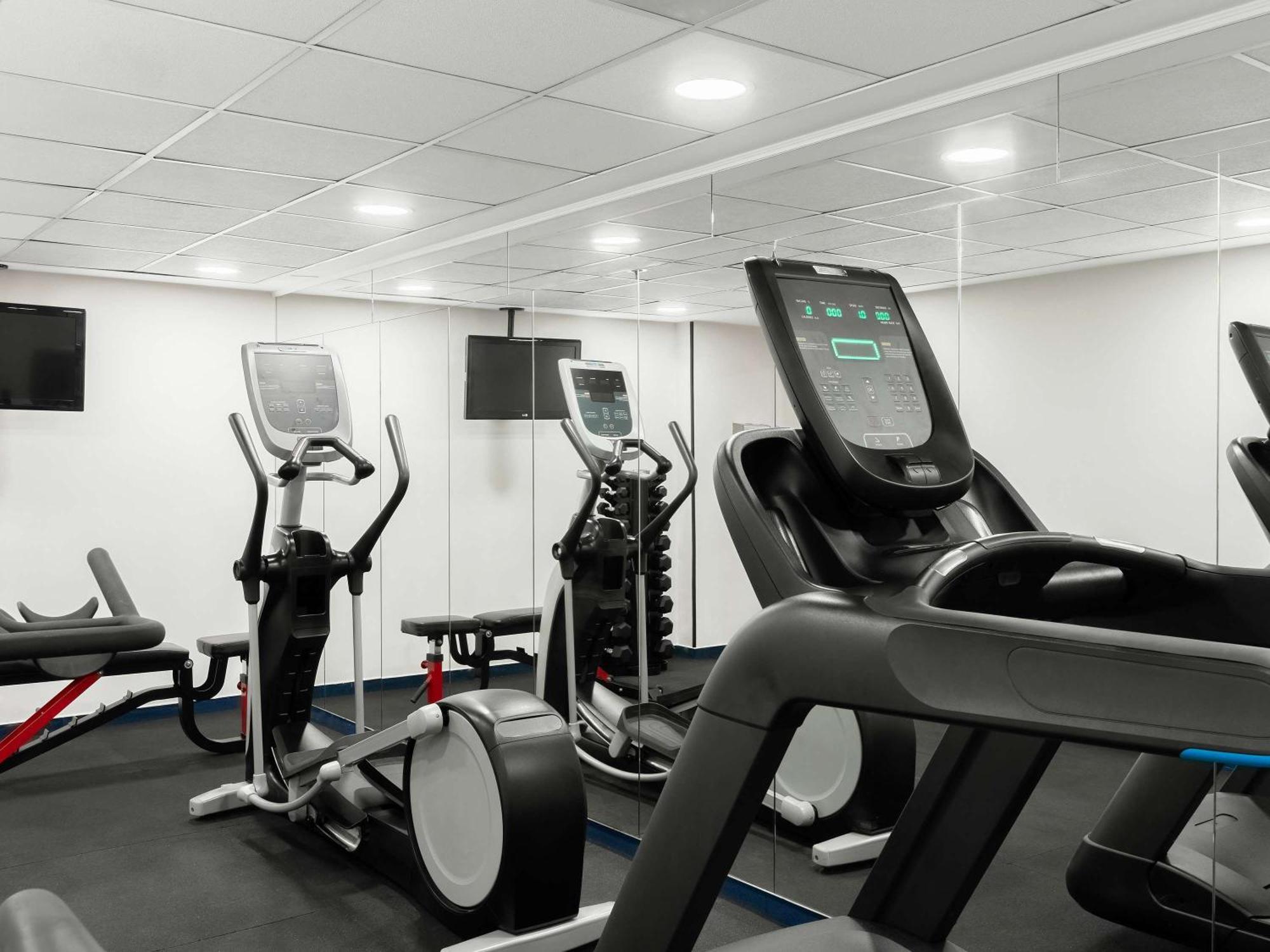 Hotel Moevenpick Centre 4*