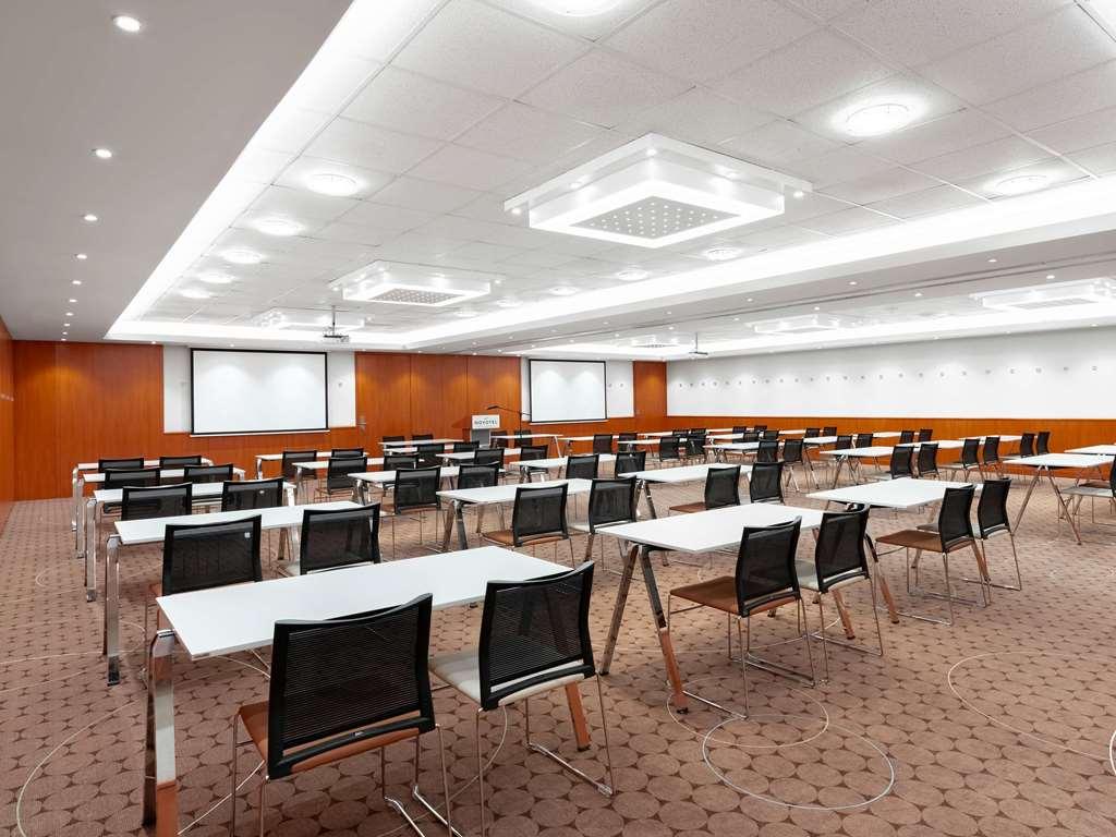 Moevenpick Centre Готель