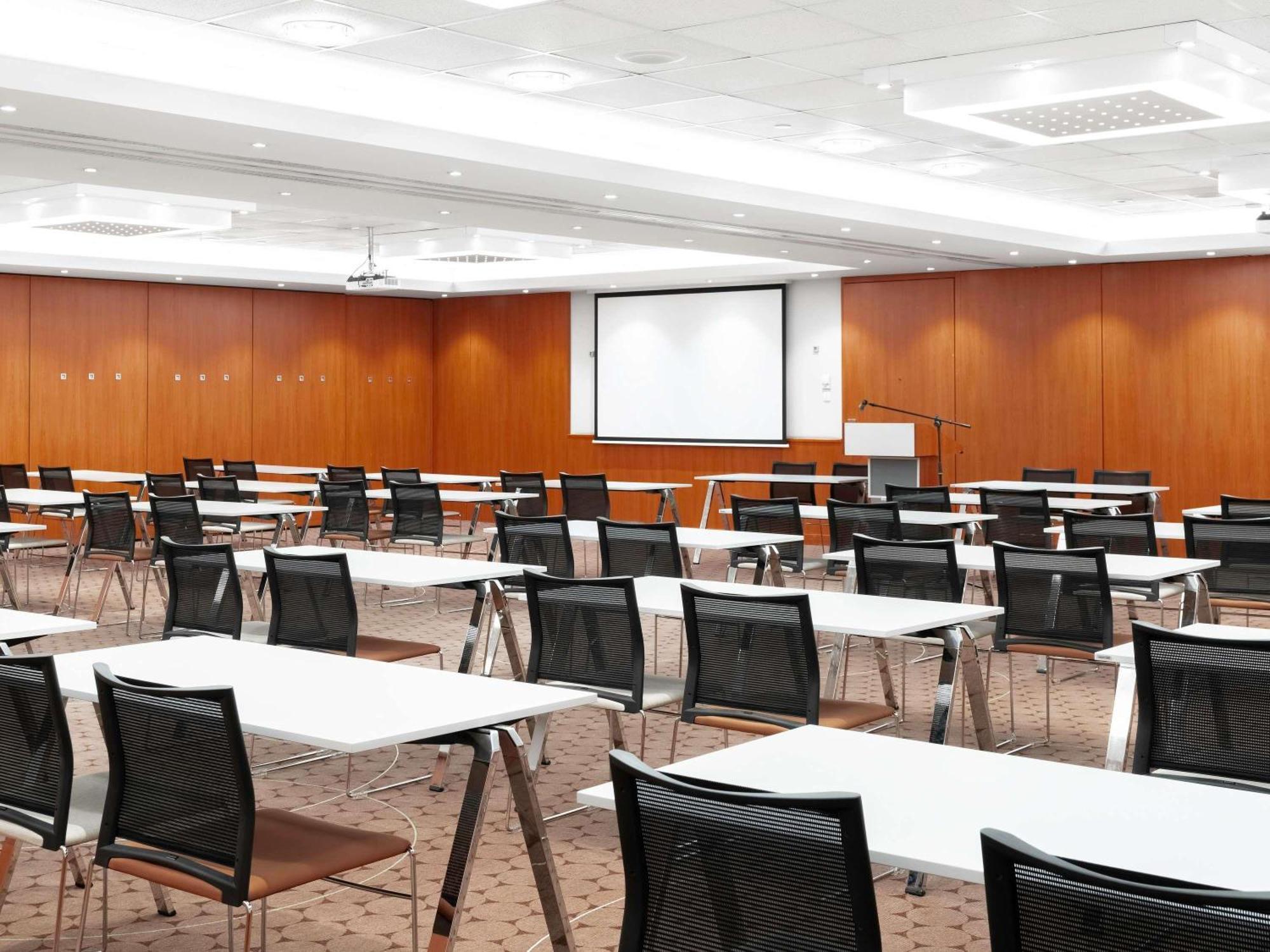 Moevenpick Centre Отель 4*