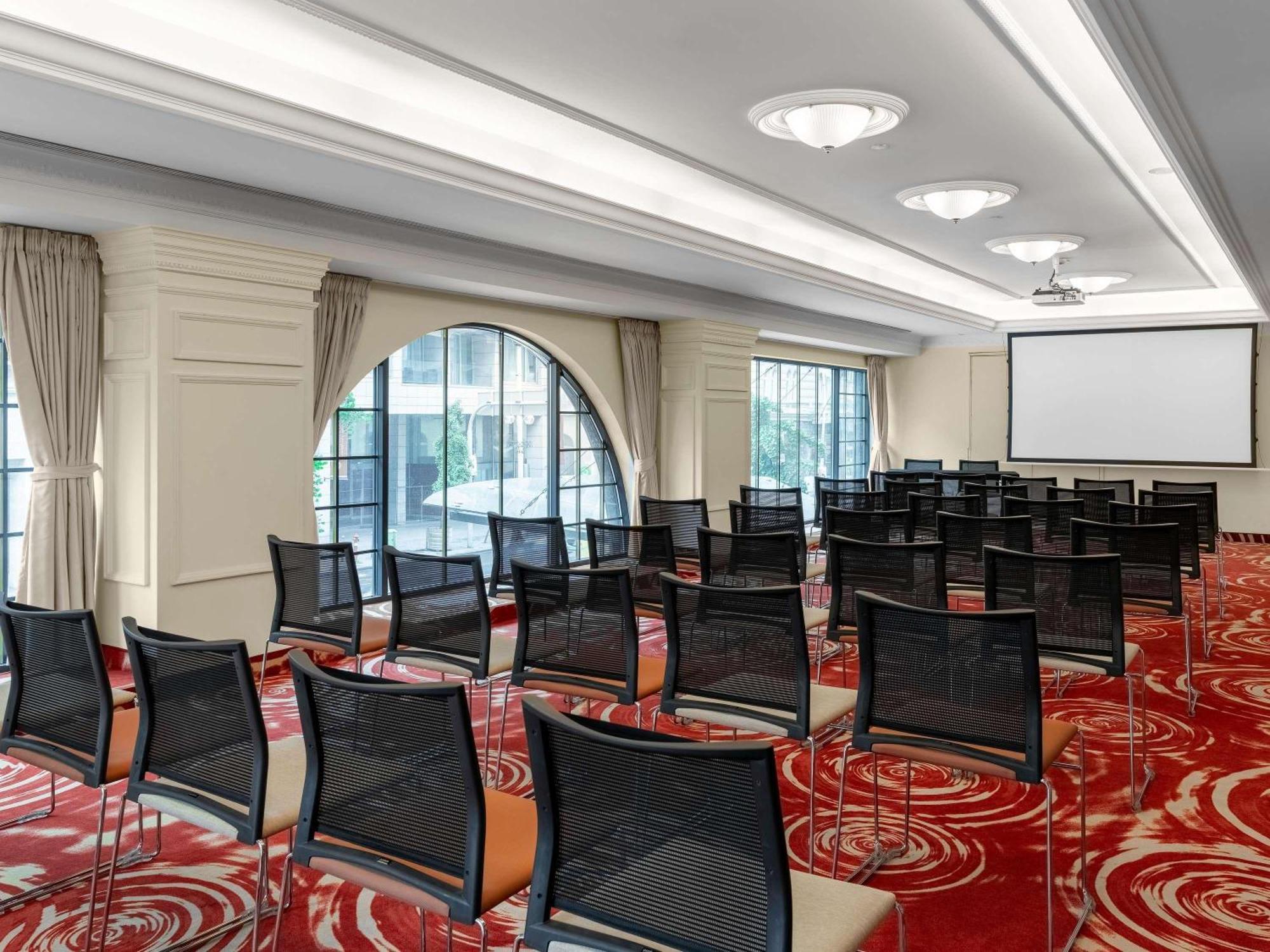 Moevenpick Centre Отель 4*