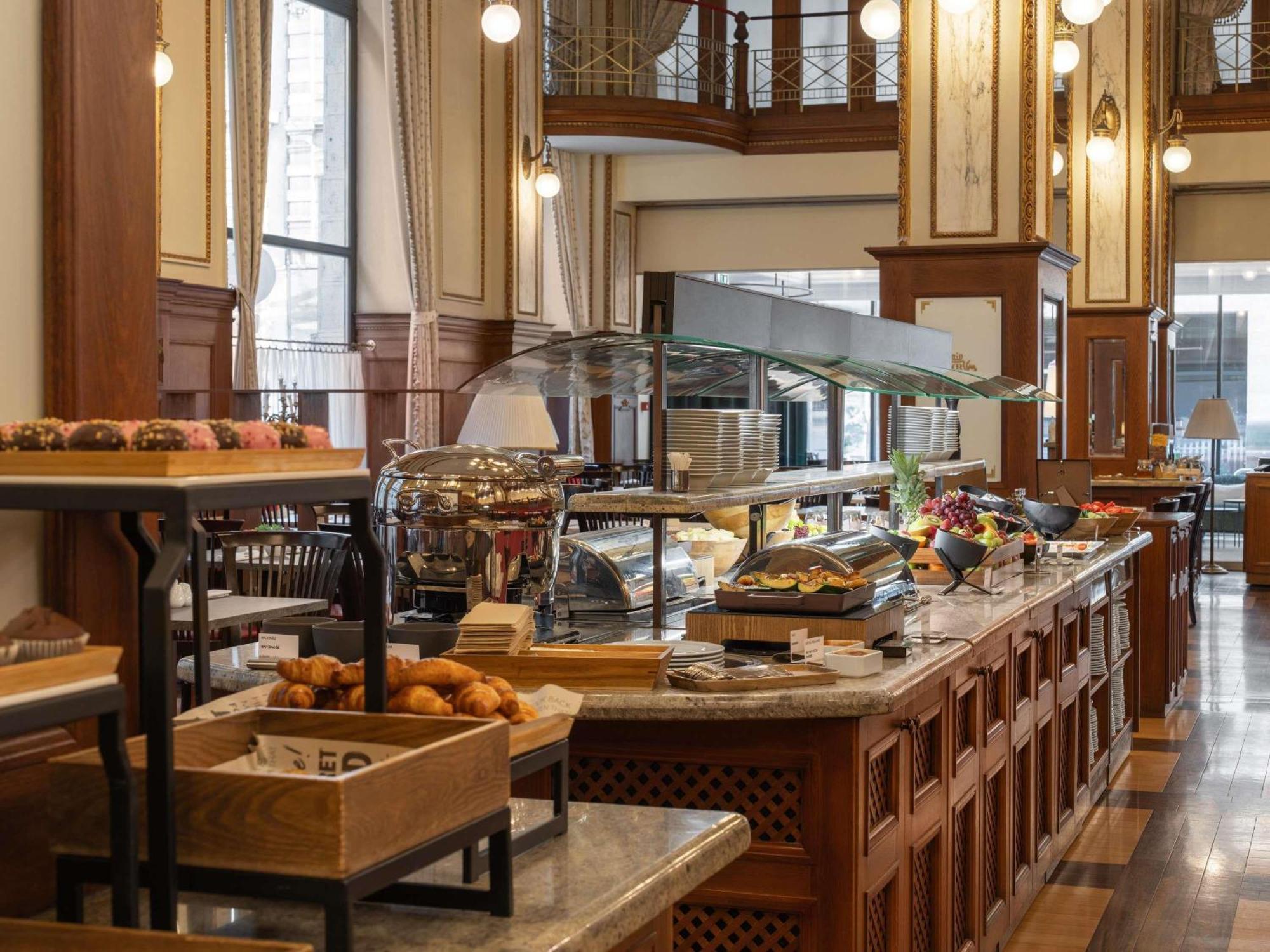 Готель Moevenpick Centre 4*